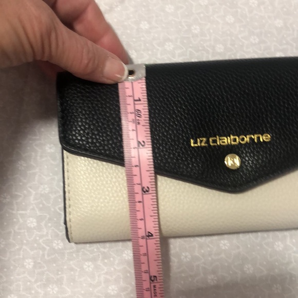 Liz Claiborne Two Tone Wallet - Picture 15 of 15